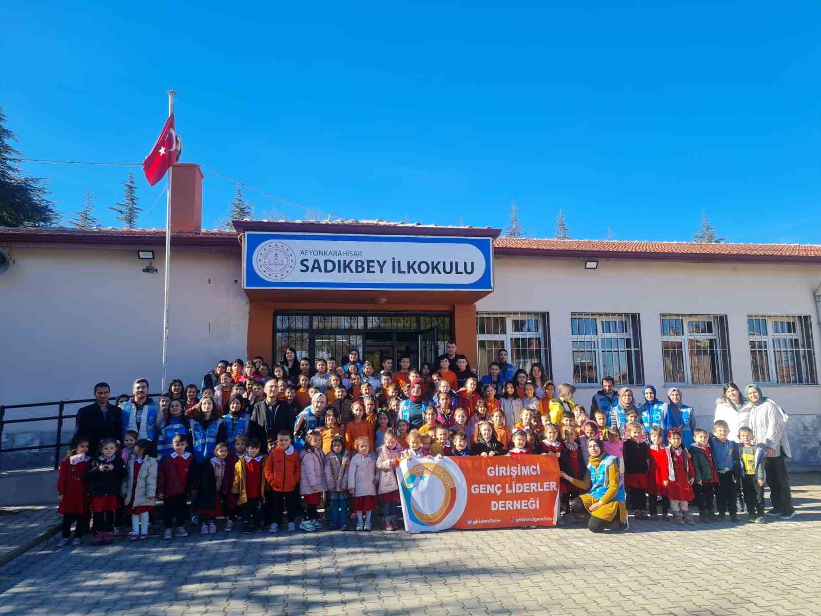 GİRİŞİMCİ GENÇ LİDERLER DERNEĞİ YÖNETİM KURULU ÜYELERİ İLE GÖNÜLLÜ EKİBİ