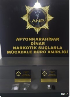 AFYONKARAHİSAR’DA POLİS TARAFINDAN UYUŞTURUCU VE HASSAS TERAZİ İLE YAKALANAN 2