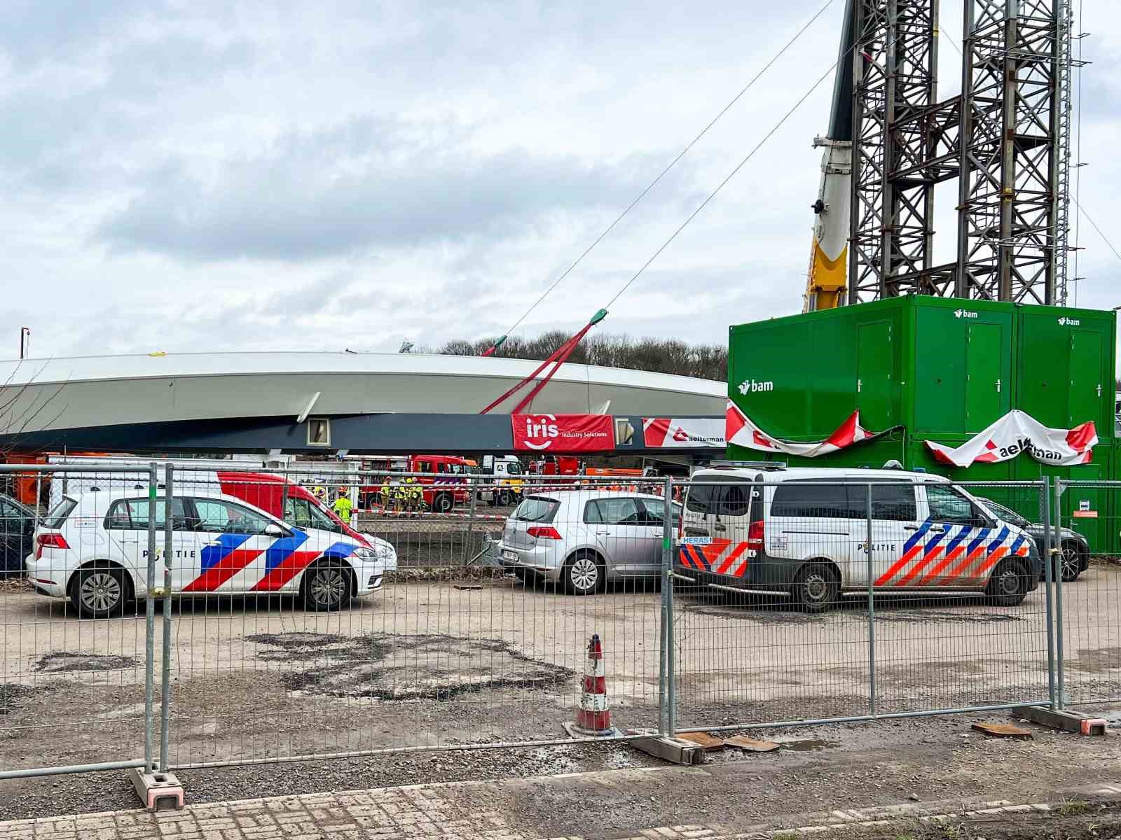 HOLLANDA'DA İNŞAAT HALİNDEKİ BİR KÖPRÜNÜN ÇÖKMESİ SONUCU EN AZ 2