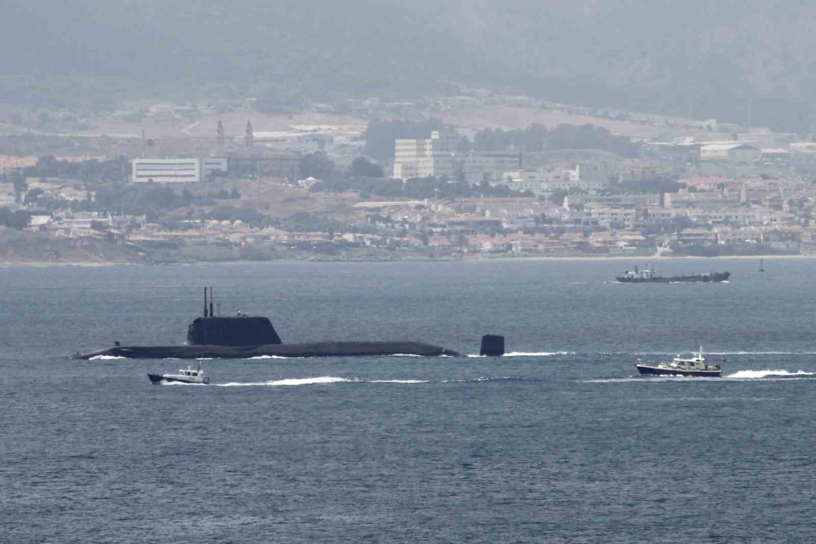 İNGİLTERE'NİN NÜKLEER DENİZALTISI HMS VANGUARD'DAN YAPILAN TRİDENT FÜZE DENEMESİ BAŞARISIZLIKLA