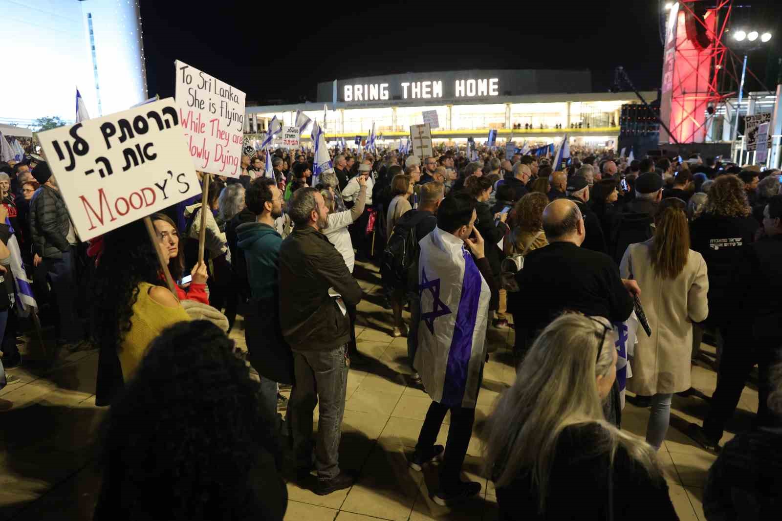 İSRAİL VE KUDÜS’TEKİ PROTESTOLARDA NETANYAHU’YA TEPKİLER SÜRÜYOR: “BU BAŞIBOŞ BAŞBAKANIN