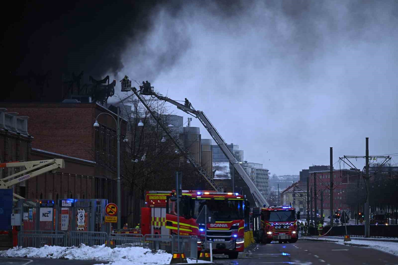 İSVEÇ’İN GOTHENBURG KENTİNDE YAPIMI DEVAM EDEN BİR SU PARKINDA YANGIN