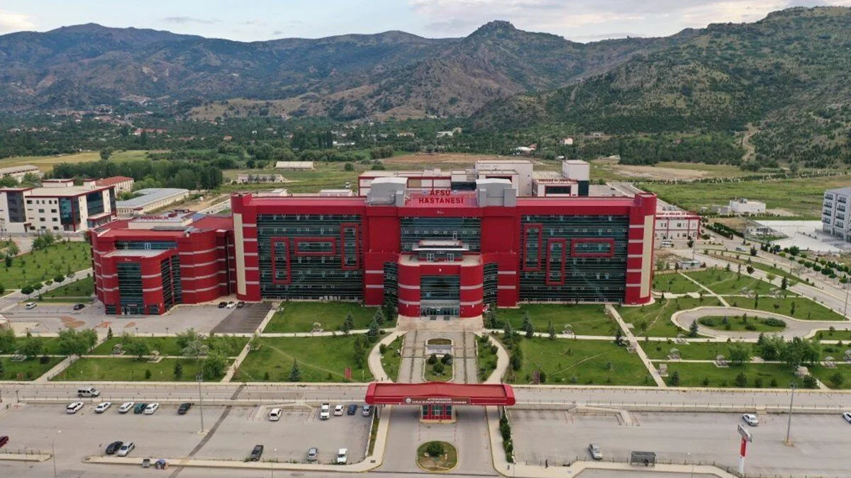 AFYONKARAHİSAR SAĞLIK BİLİMLERİ ÜNİVERSİTESİ HASTANESİ BAŞHEKİMLİĞİNDEN, KULAK KEPÇESİ KAPALI OLAN