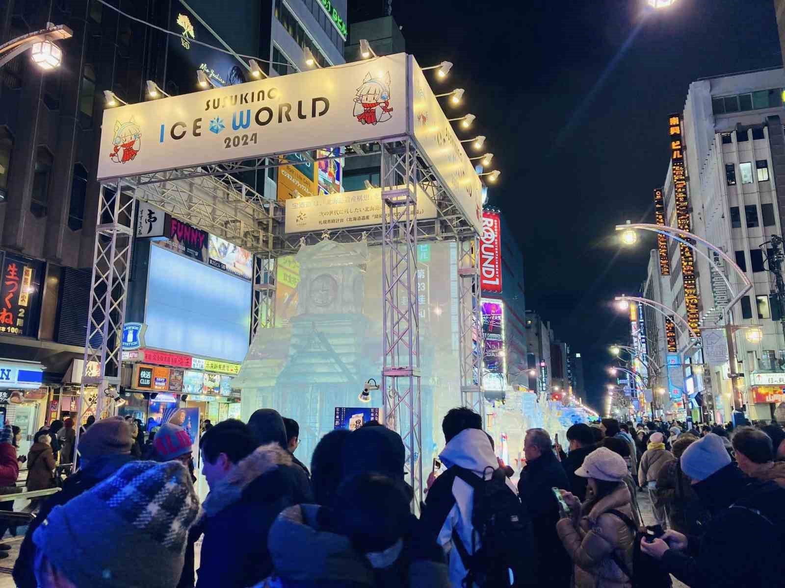JAPONYA'DA GERÇEKLEŞTİRİLEN SAPPORO KAR FESTİVALİ'NDE SERGİLENEN KAR VE BUZDAN HEYKELLER