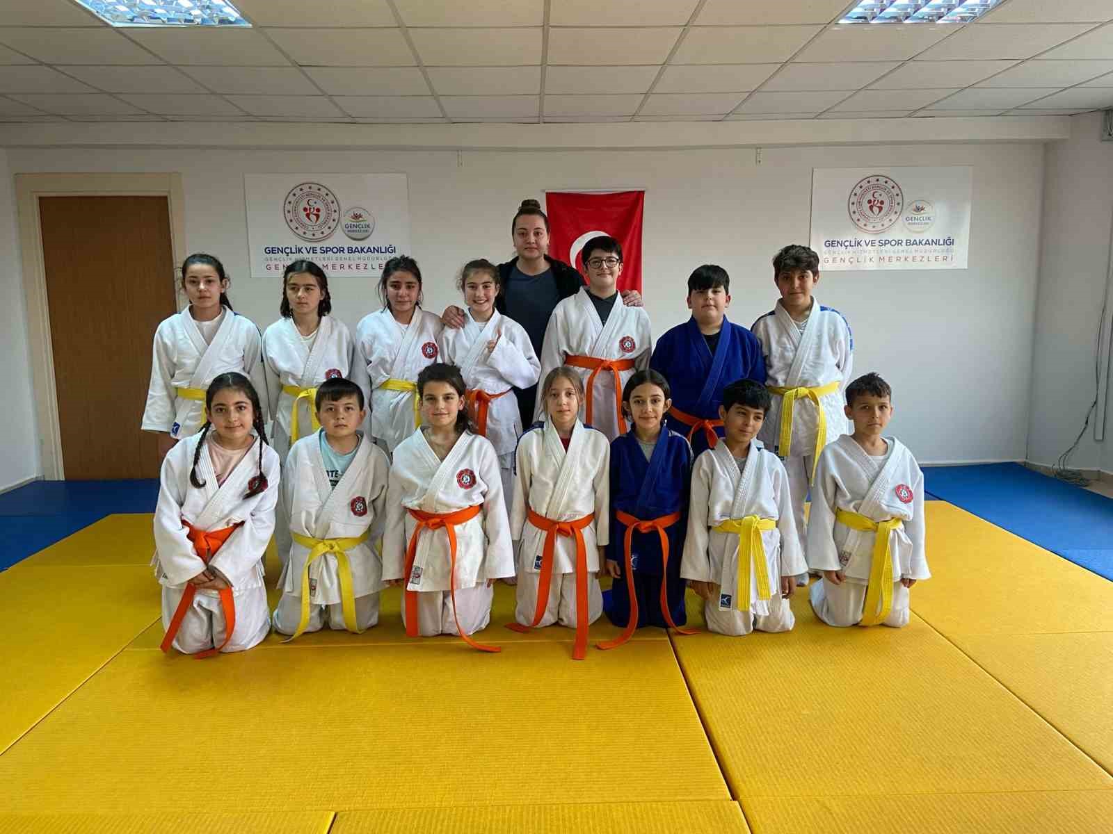 KARAHİSAR GENÇLİK MERKEZİNDE DÜZENLENEN OKUL SPORLARI JUDO KÜÇÜKLER İL BİRİNCİLİĞİ