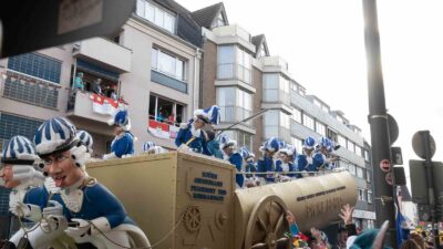 KÖLN’DE "5. MEVSİM" KARNAVALI RENKLİ GÖRÜNTÜLERE SAHNE OLDU