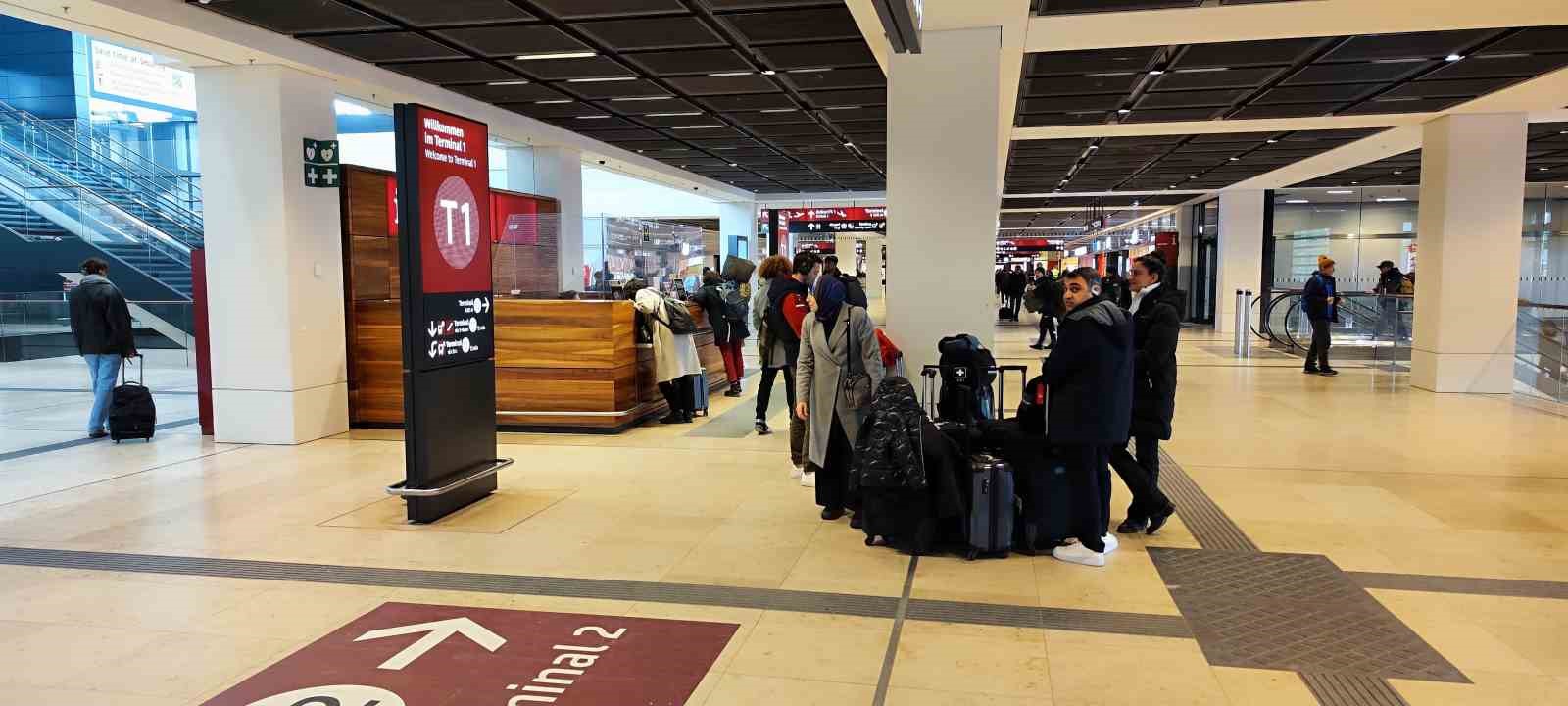 HAVAYOLU ŞİRKETİ LUFTHANSA’NIN YER HİZMETLERİ ÇALIŞANLARININ ALMANYA GENELİNDE GREVE GİTMESİYLE