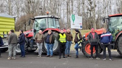 MACARİSTAN'DA ÇİFTÇİLERDEN UKRAYNA SINIRINDA PROTESTO