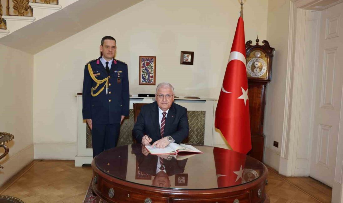 MİLLİ SAVUNMA BAKANI GÜLER, GENELKURMAY BAŞKANI ORAMİRAL RADAKİN İLE GÖRÜŞTÜ