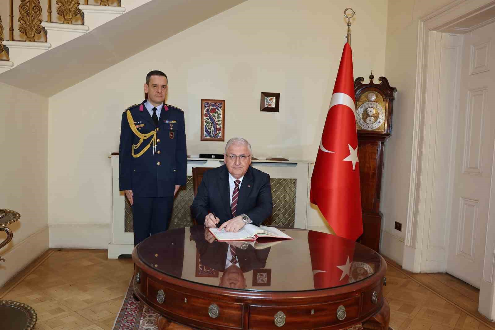 MİLLİ SAVUNMA BAKANI GÜLER, GENELKURMAY BAŞKANI ORAMİRAL RADAKİN İLE GÖRÜŞTÜ