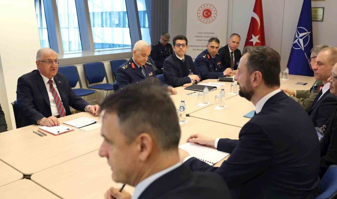 MİLLİ SAVUNMA BAKANI GÜLER, POLONYALI MEVKİDAŞI KOSİNİAK-KAMYSZ İLE GÖRÜŞTÜ