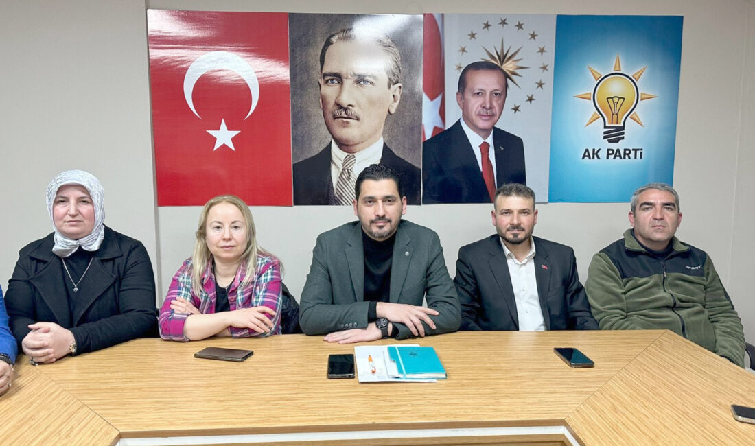 AK Parti Afyonkarahisar Merkez İlçe Başkanı Serkan Mumyakmaz, yönetimini belirleyerek