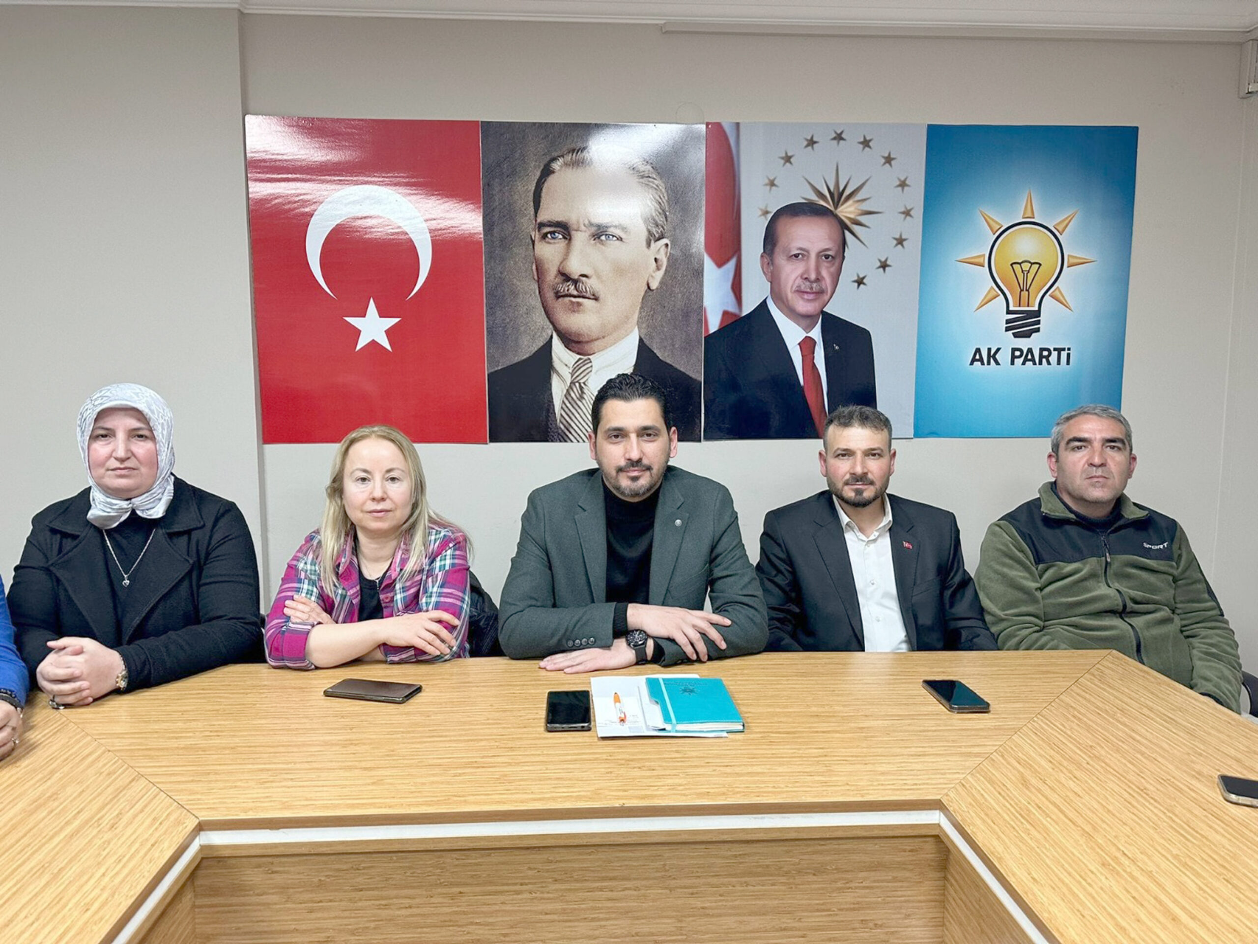 AK Parti Afyonkarahisar Merkez İlçe Başkanı Serkan Mumyakmaz, yönetimini belirleyerek