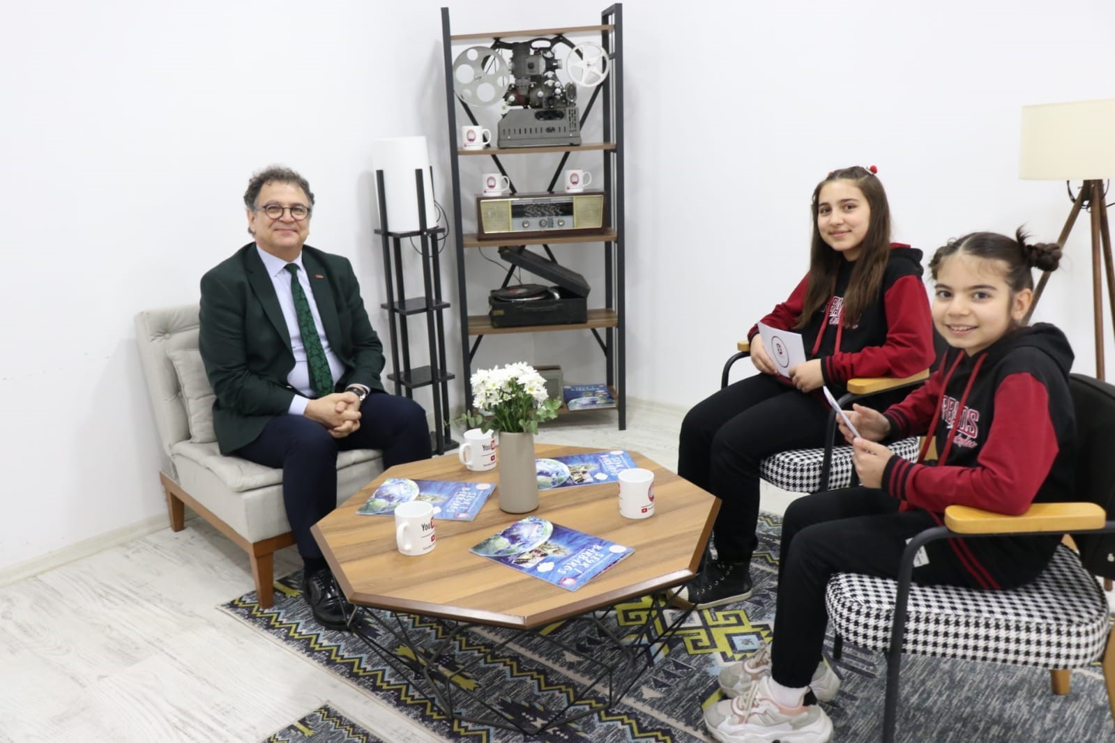MÜDÜR OTRAR MEZUN OLDUĞU OKULDA ÖĞRENCİLER İLE BULUŞTU