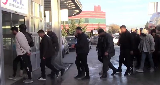 13 KİŞİ POLİS TARAFINDAN DÜZENLENEN EŞ ZAMANLI BASKINLARLA AFYONKARAHİSAR’DA GÖZALTINA