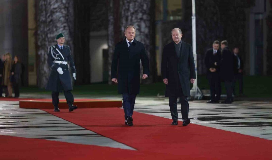POLONYA BAŞBAKANI TUSK: "AB OLARAK ASKERİ AÇIDAN RUSYA'DAN DAHA ZAYIF