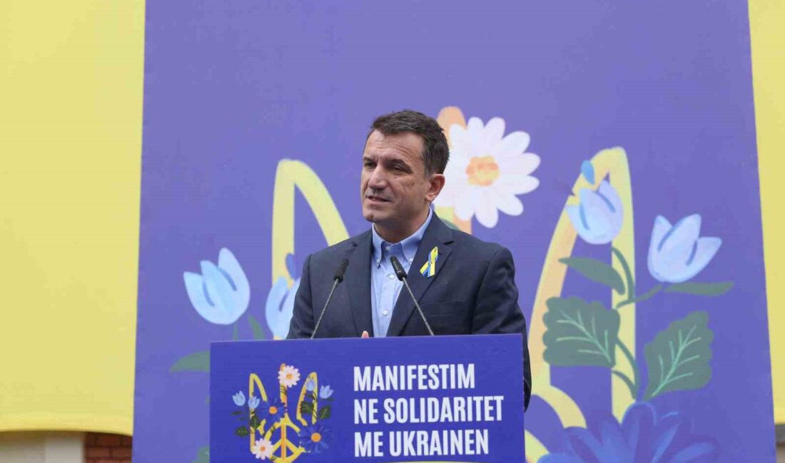 Rusya-Ukrayna Savaşı’nda üçüncü yıla girilirken Rusya’nın Tiran Büyükelçiliği binasının önünde