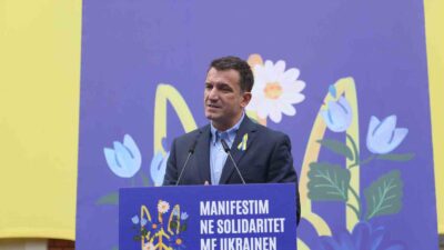 Rusya-Ukrayna Savaşı’nda üçüncü yıla girilirken Rusya’nın Tiran Büyükelçiliği binasının önünde