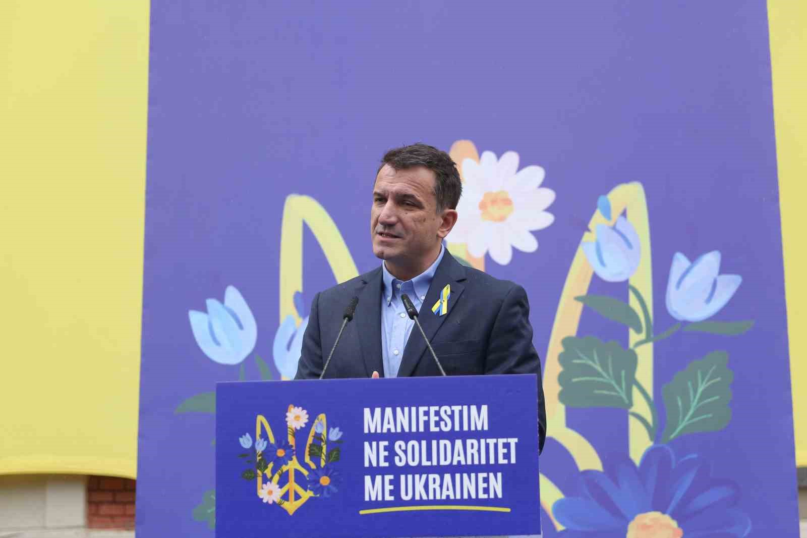 Rusya-Ukrayna Savaşı’nda üçüncü yıla girilirken Rusya’nın Tiran Büyükelçiliği binasının önünde