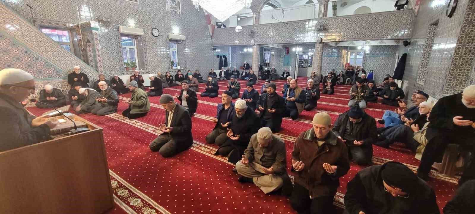 Afyonkarahisar İl Müftülüğü tarafından farklı camilerde planlanan sabah namazı buluşmaları