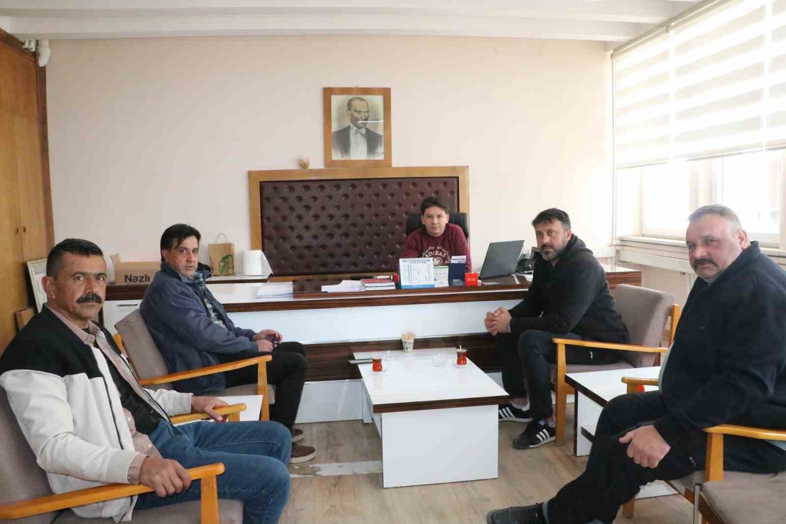 Afyonkarahisar Sandıklı Ziraat Odası heyeti, şeker fabrikasında yetkililere şeker pancarında
