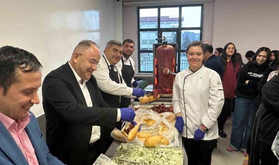 MÜDÜR SÜNNETCİ, ÖĞRENCİLERE DÖNER İKRAM ETTİ