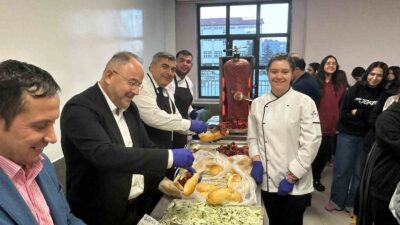 MÜDÜR SÜNNETCİ, ÖĞRENCİLERE DÖNER İKRAM ETTİ