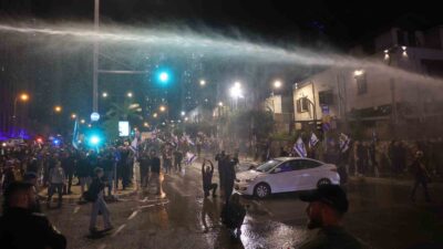 İsrail’in başkenti Tel Aviv’de Başbakanı Binyamin Netanyahu aleyhinde protestoda 21