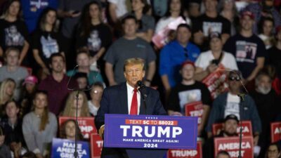 ABD’NİN ESKİ BAŞKANI DONALD TRUMP, GÜNEY CAROLİNA EYALETİNDE YAPTIĞI SEÇİM