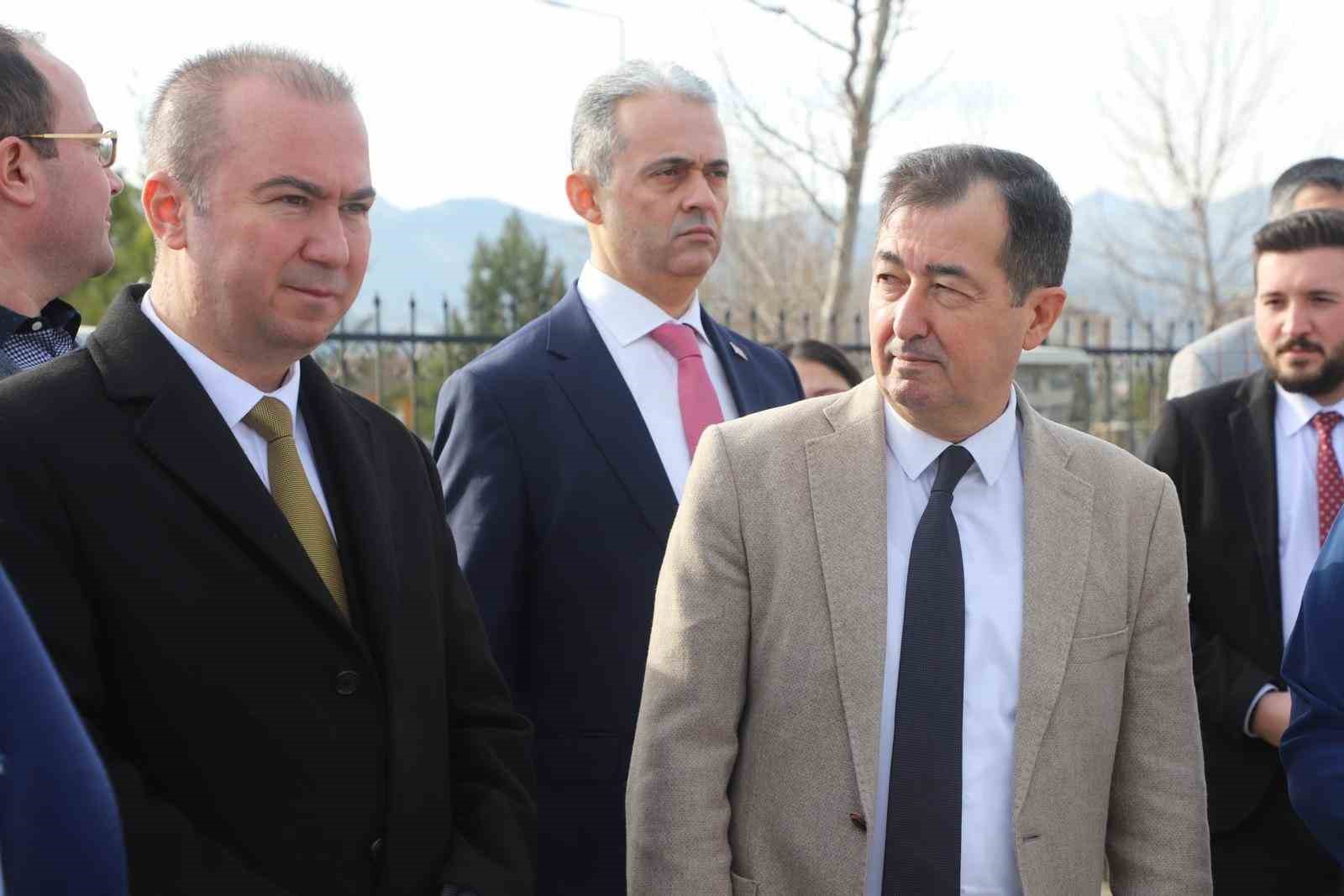 AK Parti Afyonkarahisar Belediye Başkan Adayı Hüseyin Ceylan Uluçay, kentte