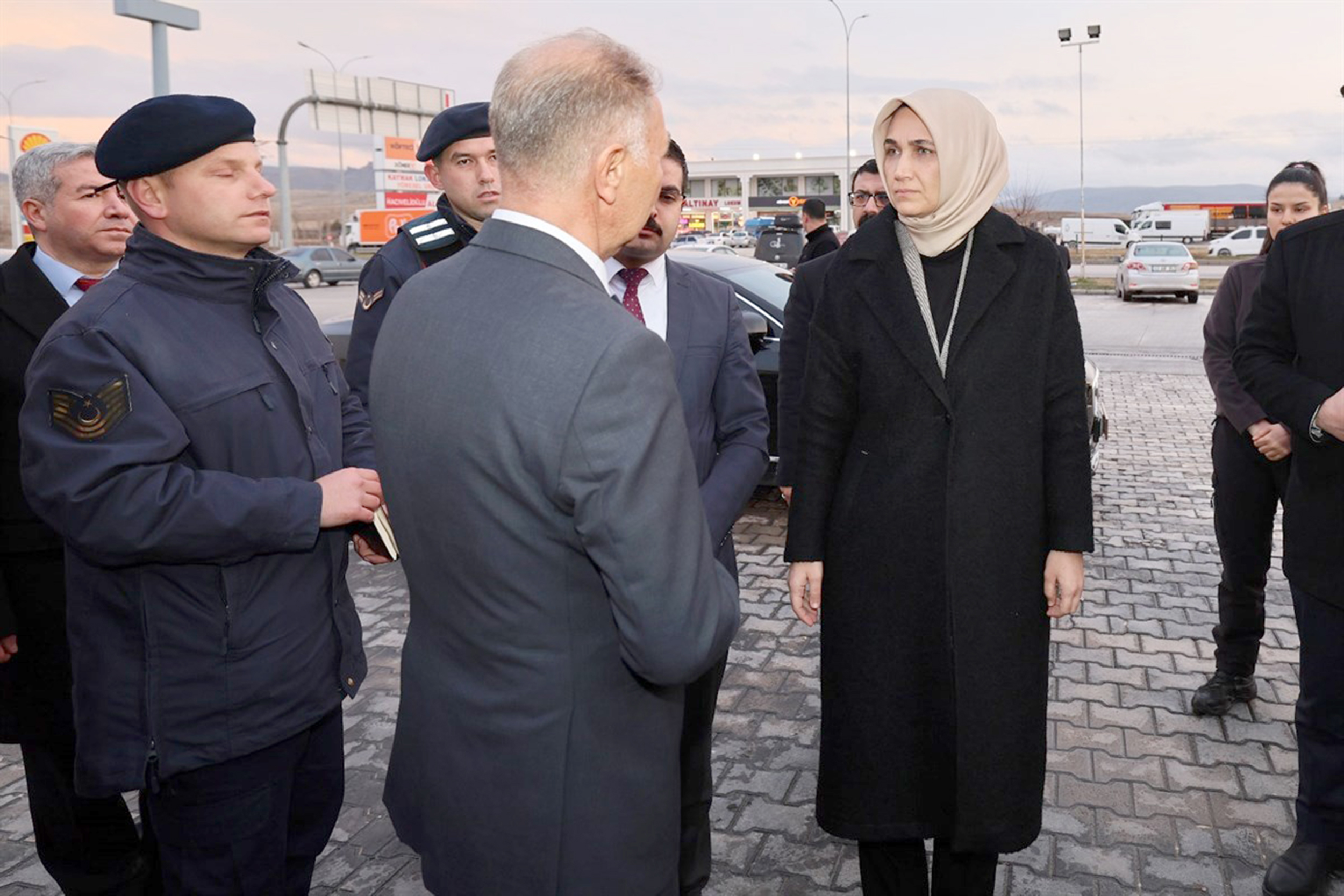 Afyonkarahisar’da bir tesisin asma tavanının çökmesi sonucu 11 kişi yaralandı.