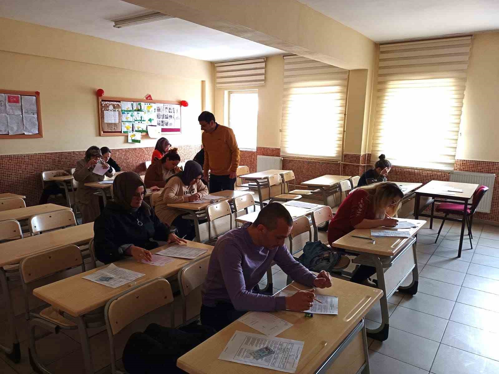 AFYONKARAHİSAR ŞEHİT MURAT SARAÇ İLKOKULU’NDA VELİLERE YÖNELİK KİTAP OKUMA YARIŞMASI