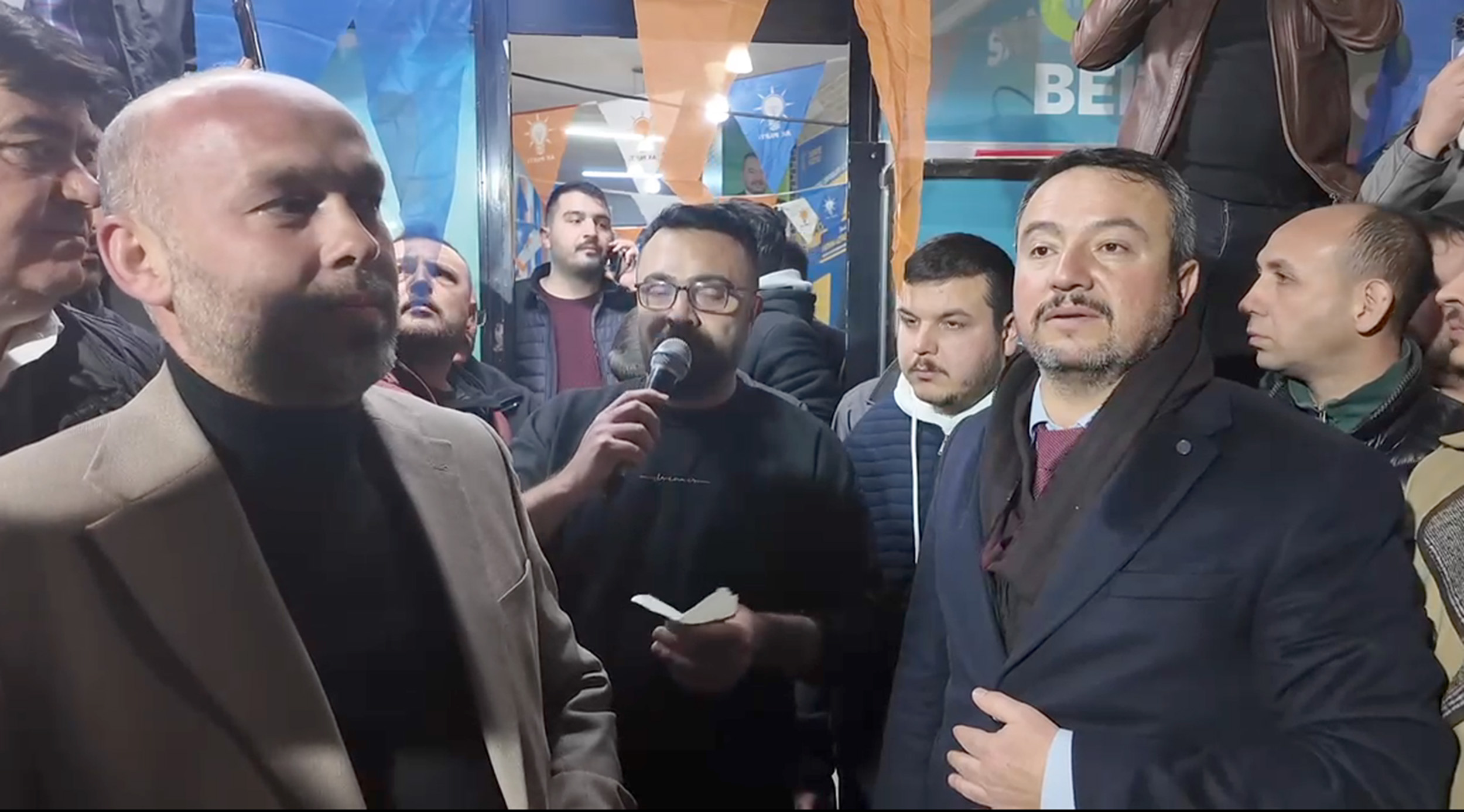   Yeniden Refah Partisi’nden bazı isimler partilerinden istifa ederek, AK