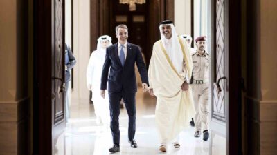 Yunanistan Başbakanı Kyriakos Miçotakis, Katar’ın başkenti Doha’da Katar Emiri Şeyh