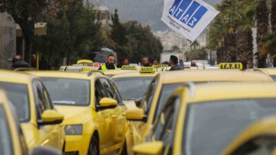 Yunanistan’da taksiciler 48 saatlik grev başlattı. Yunanistan’da grevler ulaşımı edecek.
