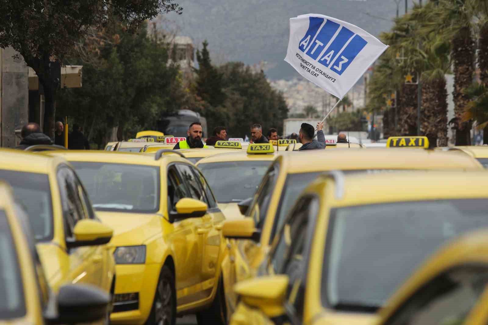 Yunanistan’da taksiciler 48 saatlik grev başlattı. Yunanistan’da grevler ulaşımı edecek.