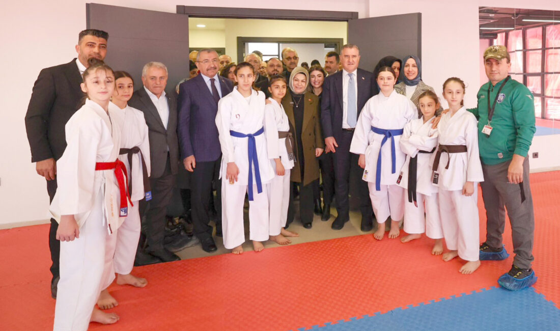 Gençlik ve Spor Bakanı Osman Aşkın Bak, sazı tesislerin açılış