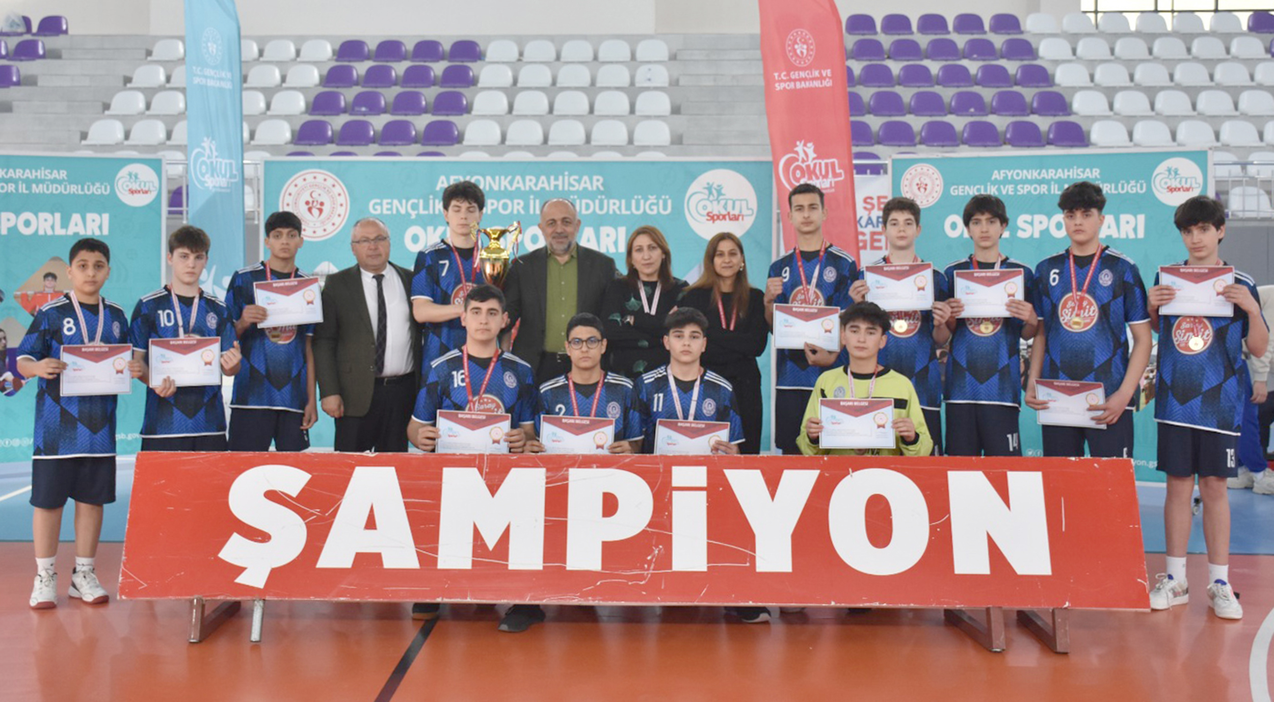 E-Afyonkarahisar’da bir birinden çekişmeli karşılaşmalara sahne olan Okullararası Yıldız Kız