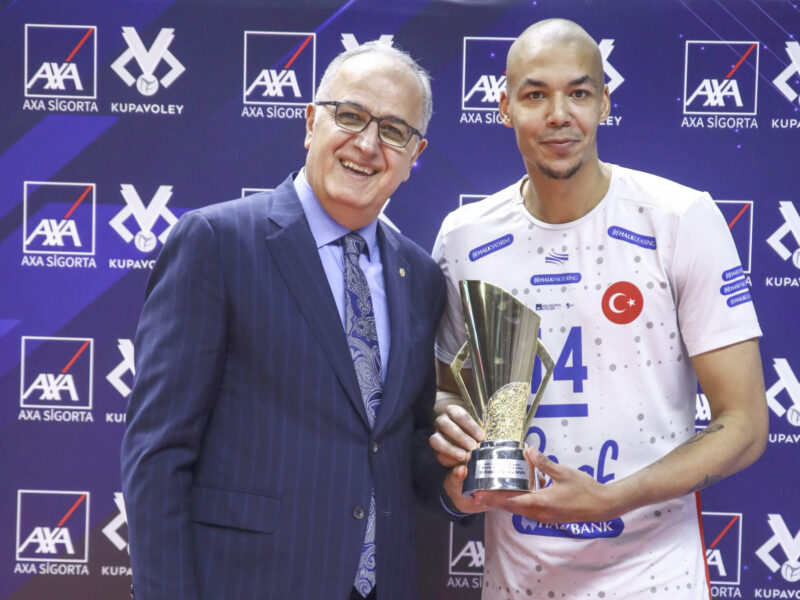 TVF Cengiz Göllü Voleybol Salonu’nda oynanan finalde Halkbank, Arkas Spor’u