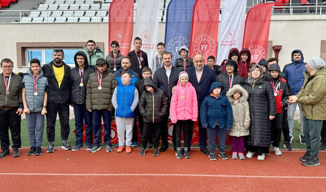 Afyonkarahisar’da Okul Sporları faaliyet programı kapsamında düzenlenen özel sporcular genç