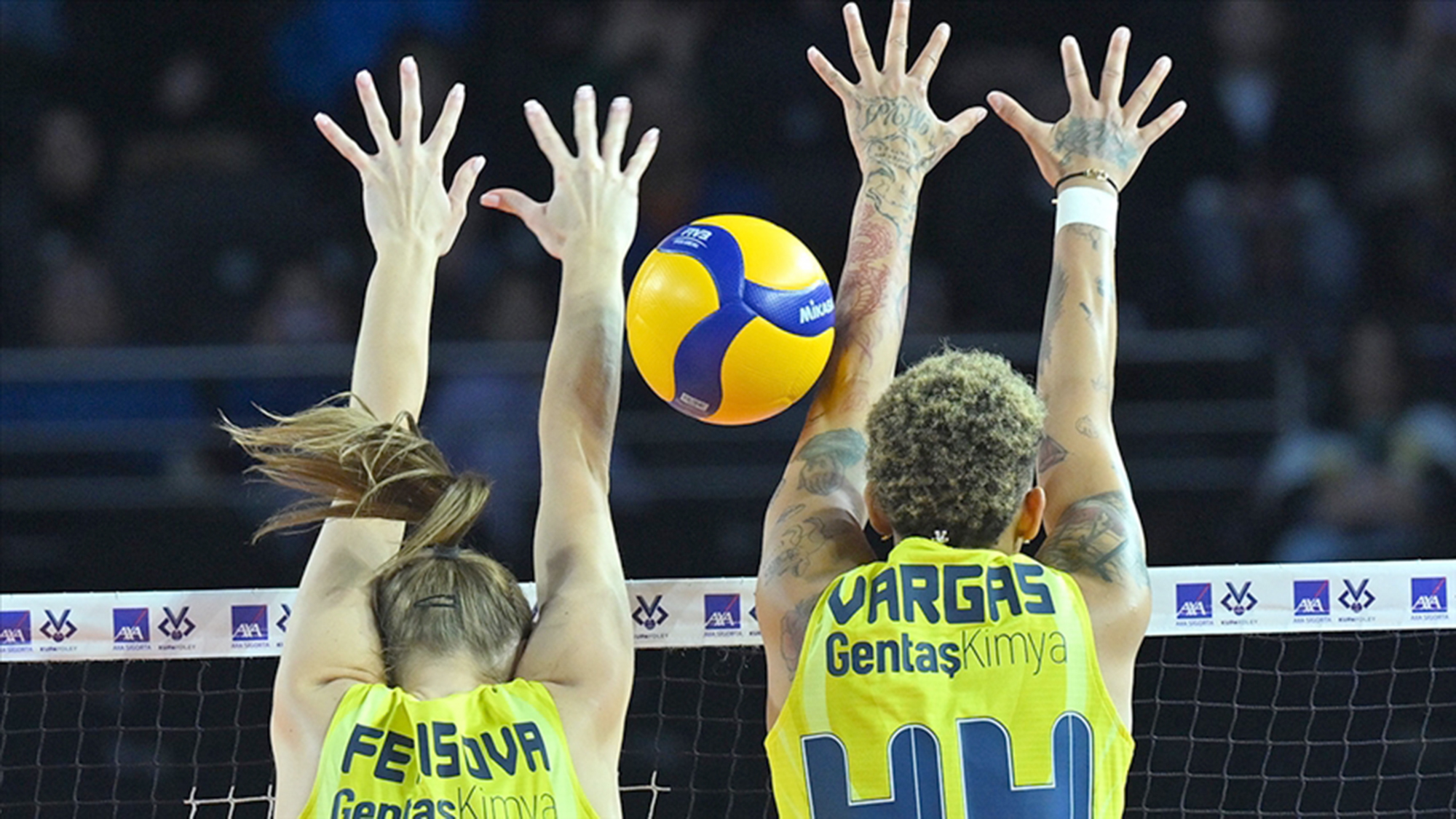 AXA Sigorta Kadınlar Kupa Voley finalinde Eczacıbaşı Dynavit’i 3-1 mağlup