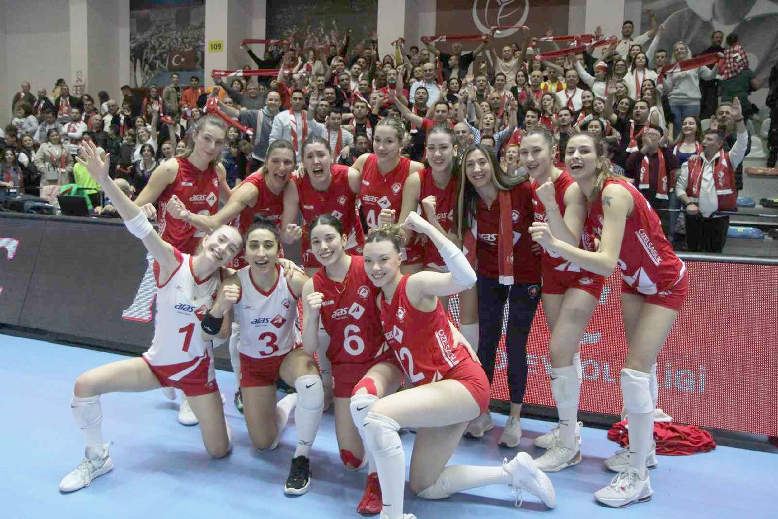 Kadınlar 1. Ligi’nde final etabında oynadığı 2 maçı da kazanan