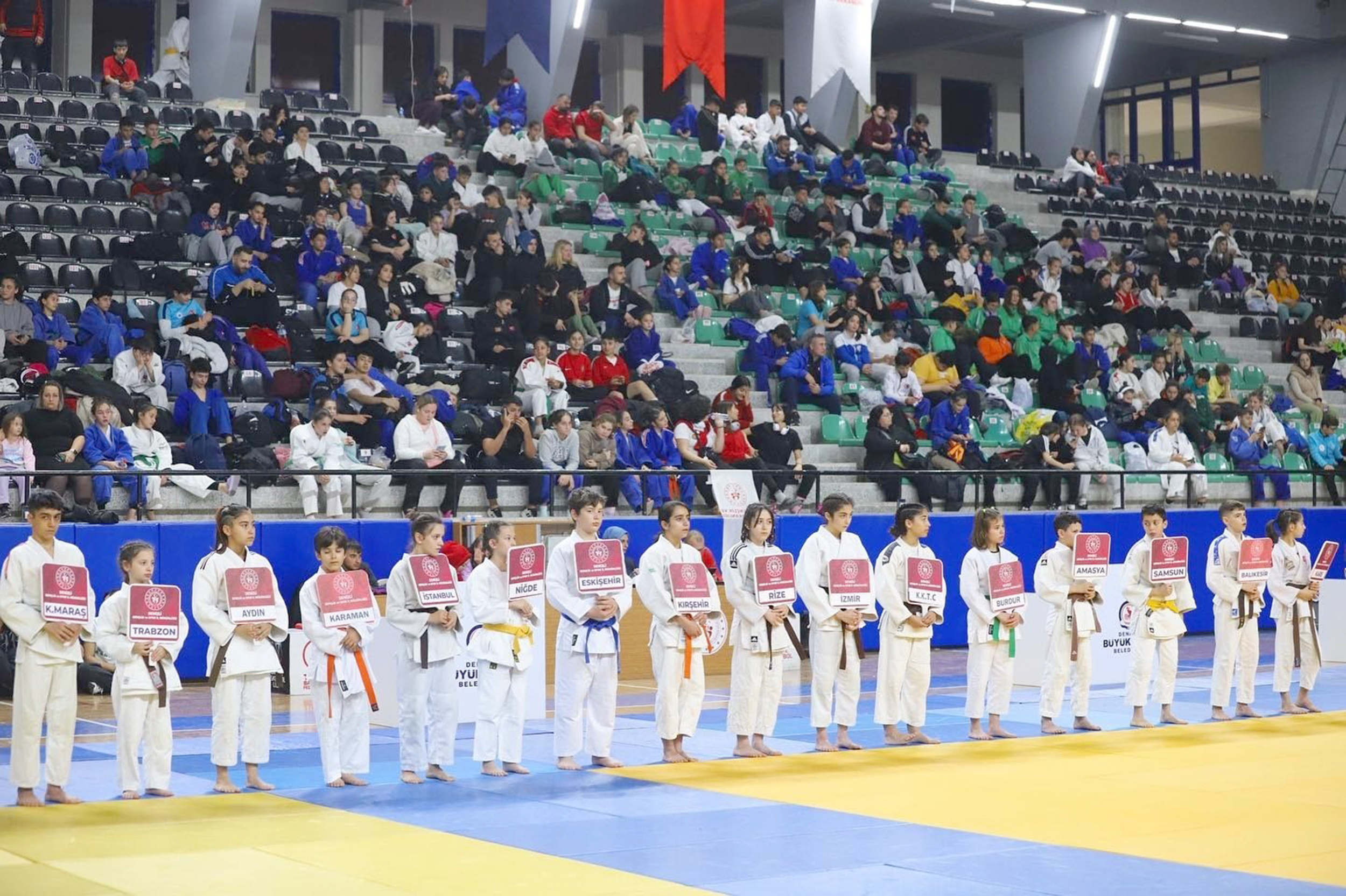 Gençlik ve Spor Bakanlığının koordinesinde düzenlenen Judo Okul Sporları Yıldızlar