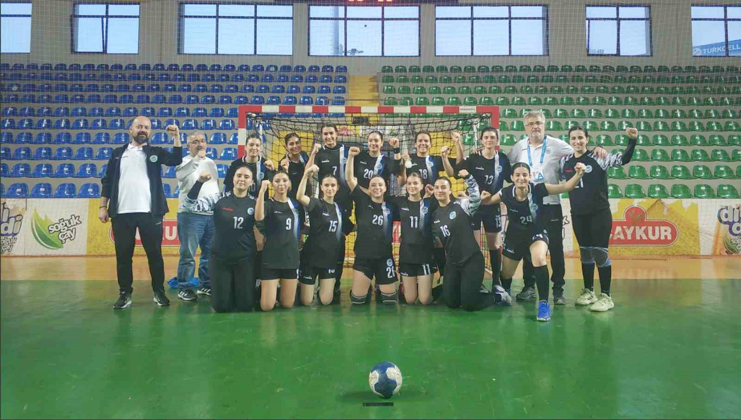 Türkiye Kadınlar Hentbol 2’inci Ligi Play-off maçlarını başarıyla tamamlayan Odunpazarı