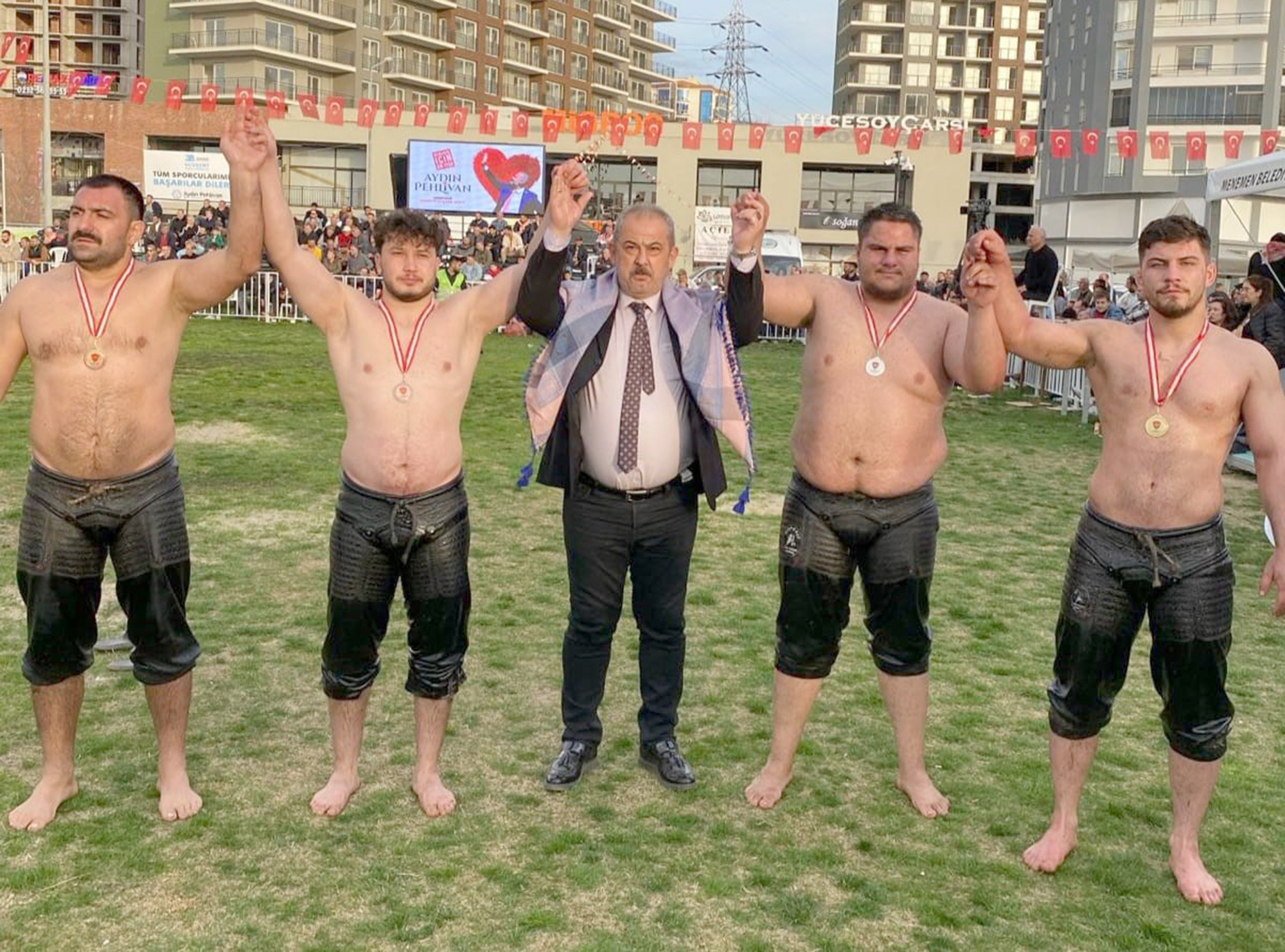Pamukkale Belediyesporlu pehlivanlar geçen yıl aldıkları madalyalarla dikkat çekmesiyle 2024