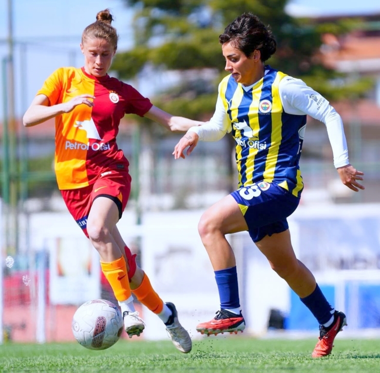 Turkcell Kadın Futbol Süper Ligi’nde 25. hafta maçları nefesleri kesti.