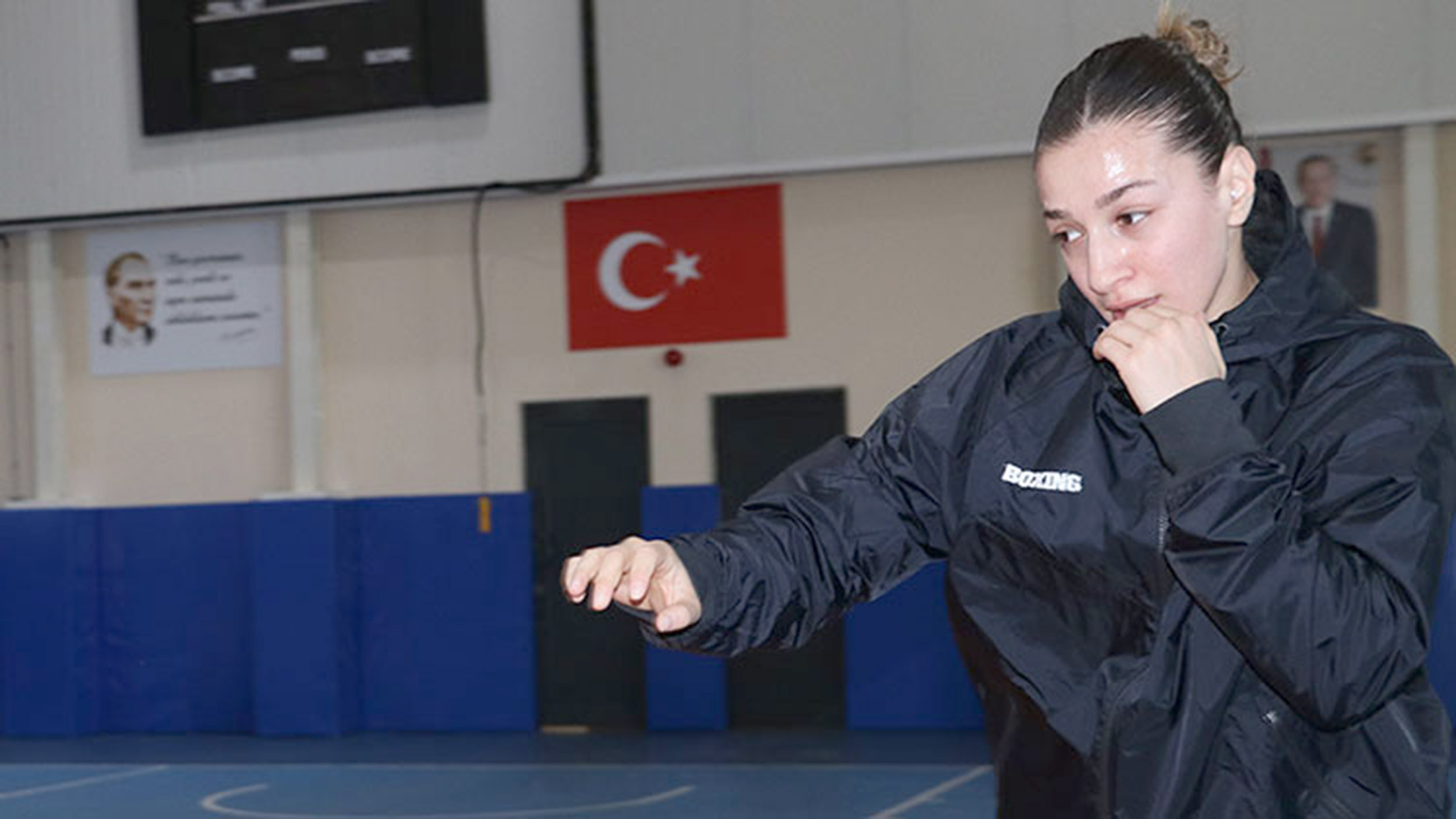 Milli boksör Buse Naz Çakıroğlu, Sırbistan’da düzenlenecek Avrupa Şampiyonası’na katılarak