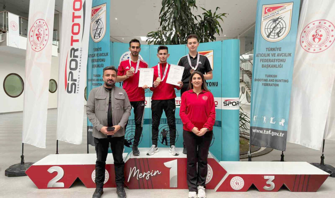 Mersin’de düzenlenen Havalı Silahlar Türkiye Şampiyonası müsabakalarında yarışan Erzincanlı sporcu