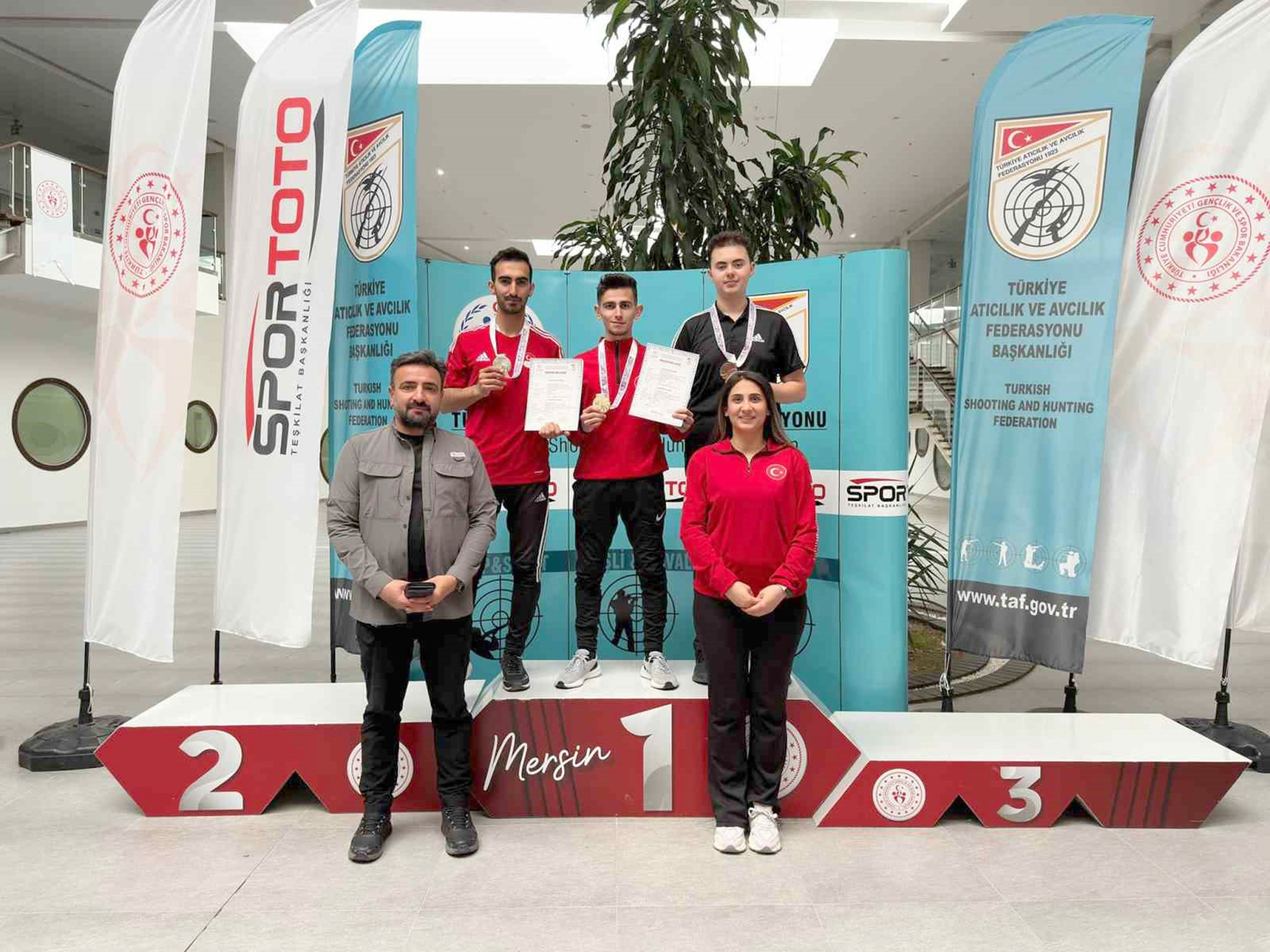 Mersin’de düzenlenen Havalı Silahlar Türkiye Şampiyonası müsabakalarında yarışan Erzincanlı sporcu