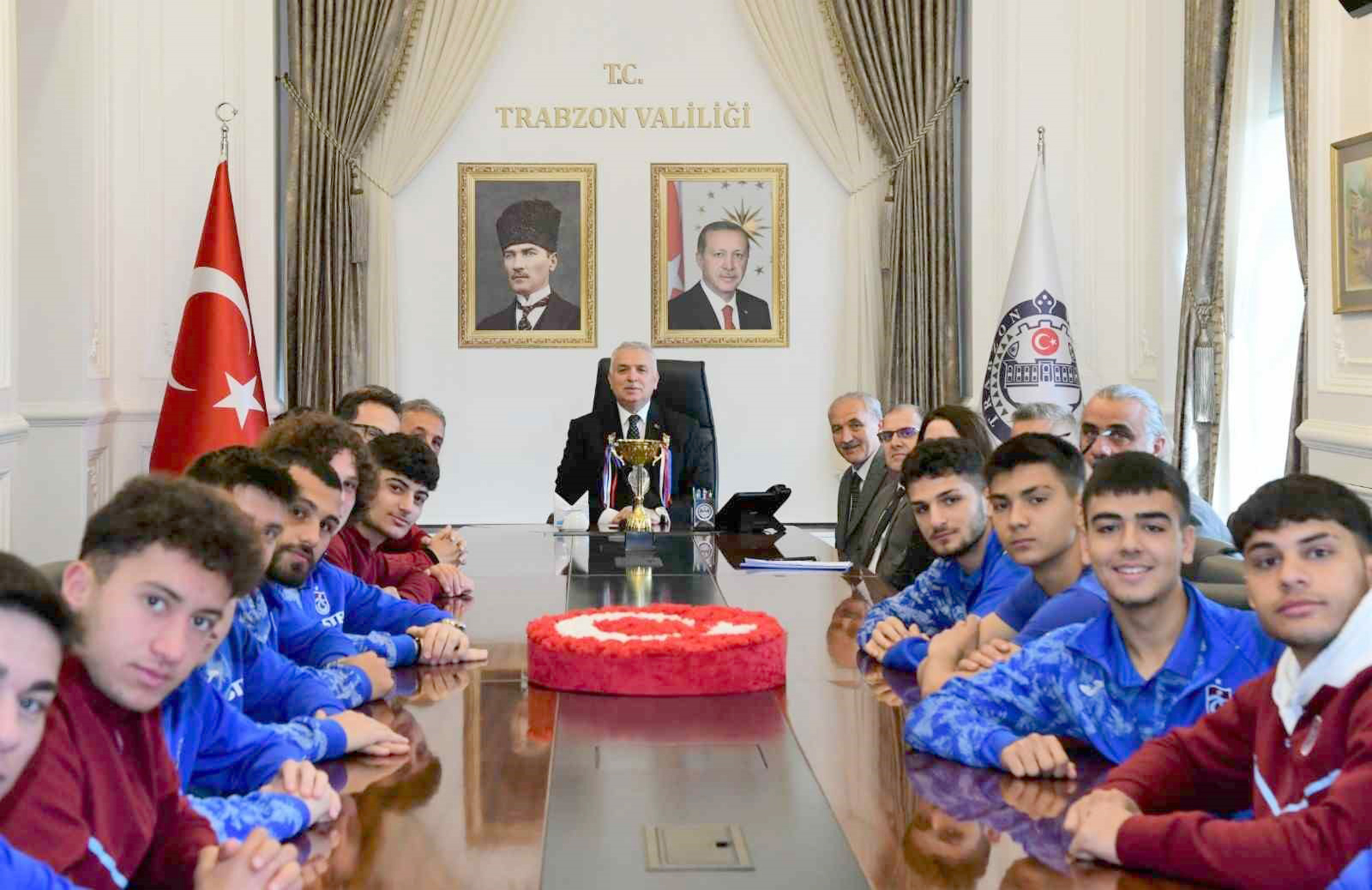 Türkiye Liselerarası Okul Sporları Futbol Müsabakalarında Türkiye şampiyonu olan Yavuz